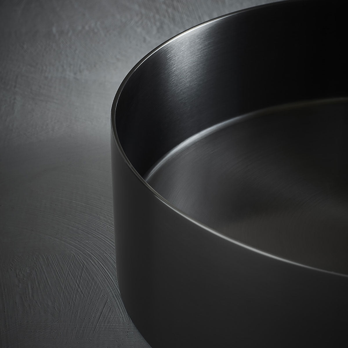 Frittstående servant Hafa Circle Steel børstet svartkrom
