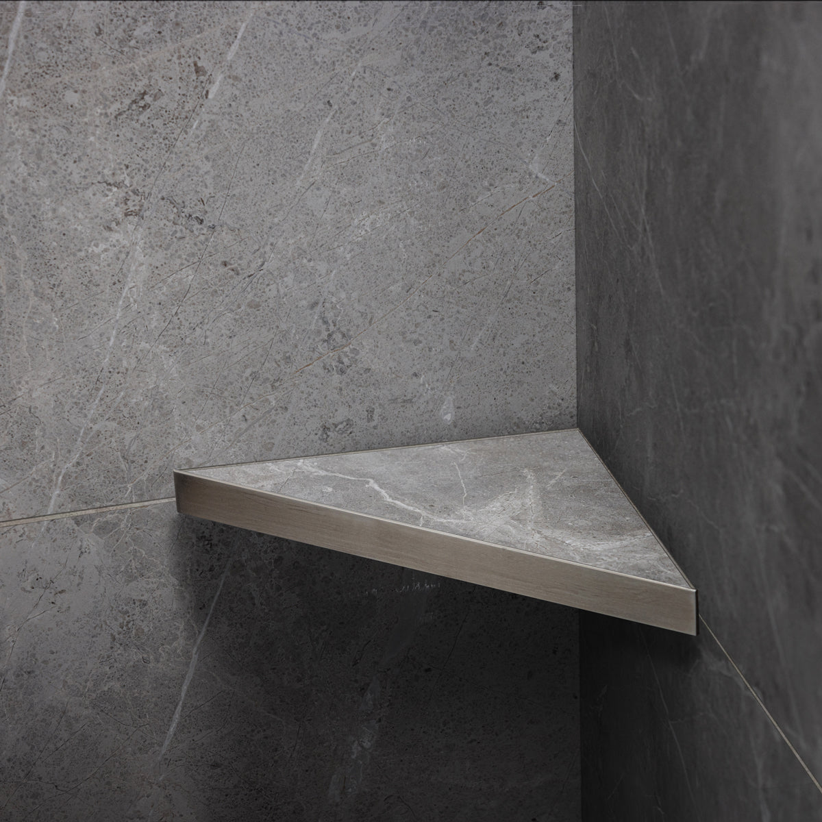 Dusjhylle Tile In Air Brushed